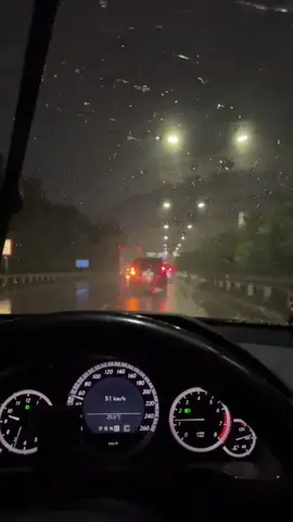 @tala ⭐️ + Rain 👌👌👌 . . . #mercedes #benz #mercedesbenz #rain #cruise #night #drive #nightdrive #tala #homeagain 