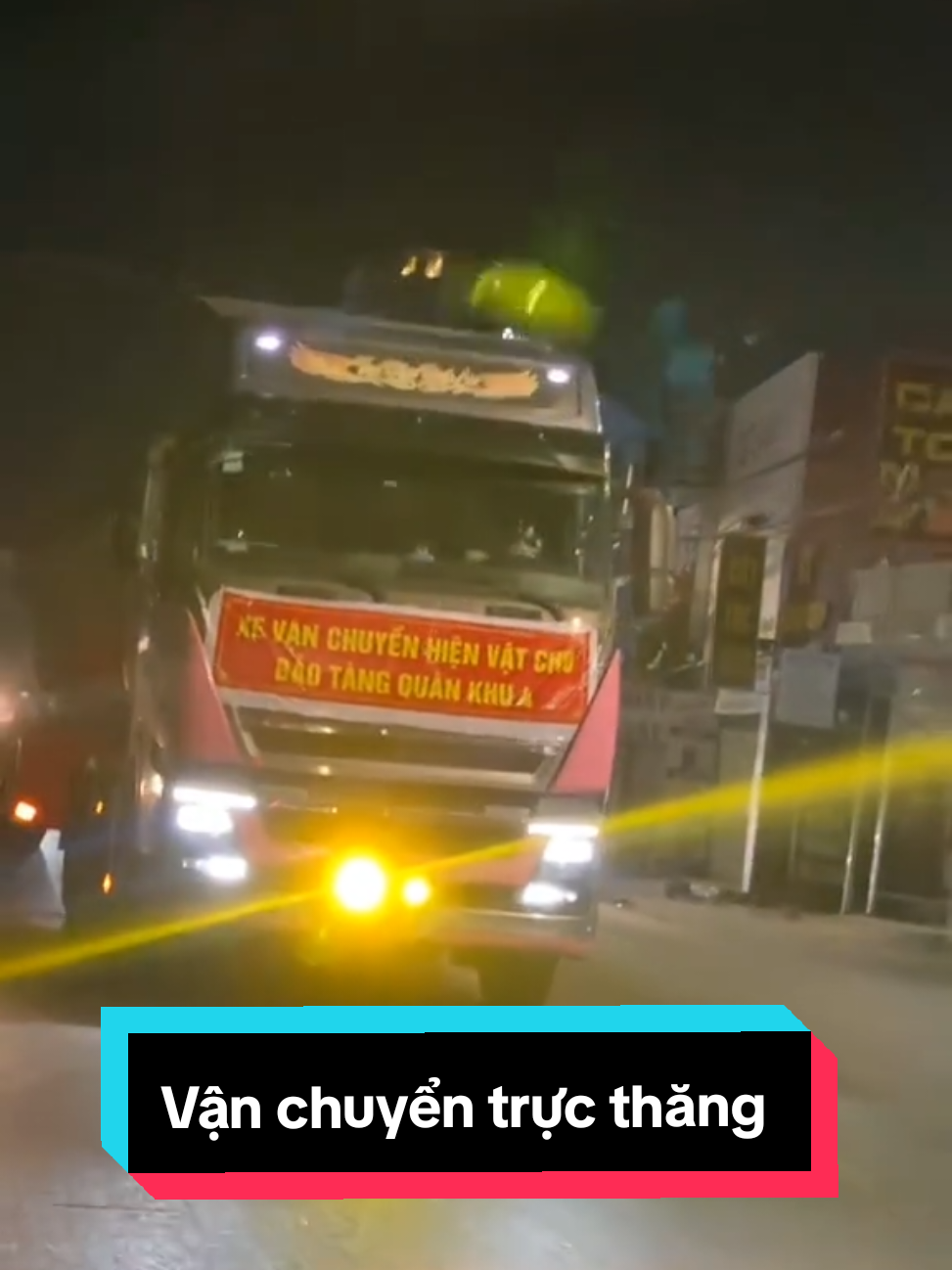 Nửa đêm mấy chú vận chuyển hàng khủng 😮🇻🇳 #quandoinhandanvietnam #khitaiquansu #hienvat #xuhuong #thinhhanh #vietnam #🇻🇳 #qdndvn #fyp 