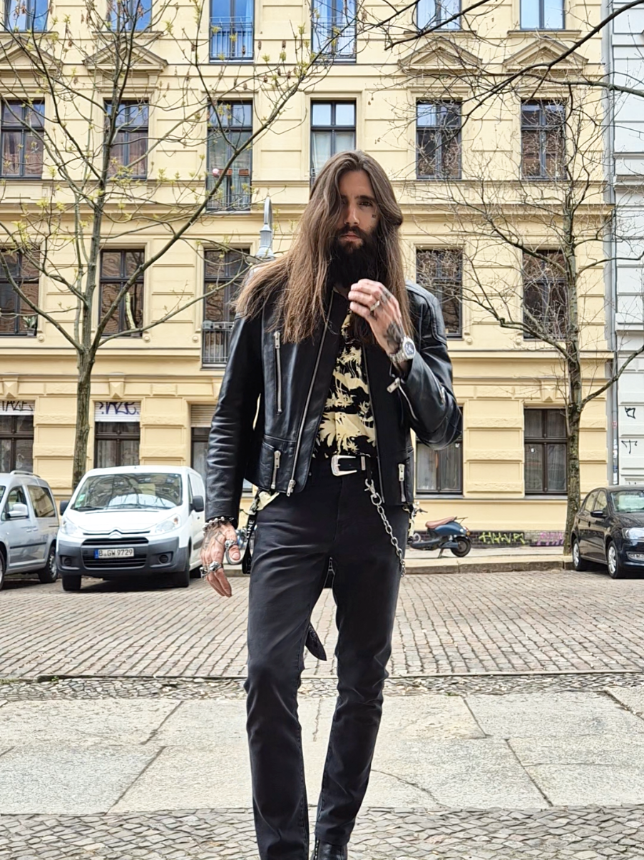 this could be my last dragula video  #metaltok #alttiktok #metalhead #menstyle #metalfamily #mensfashion #rockstyle #alt #fitcheck #dailyinspiration #metaleros #rockers ##longhairmen #beard #tattoos  #Celine #saintlauren #hedislimane #robzombie #dragula #skinnyjeans #skinny 