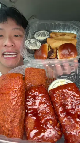 Chilis with @OLIPOP #olipoppartner #chills #mozzarella #mozzarellasticks #cheese #eating #mukbang #mukbangeatingshow #asmr #fyp 