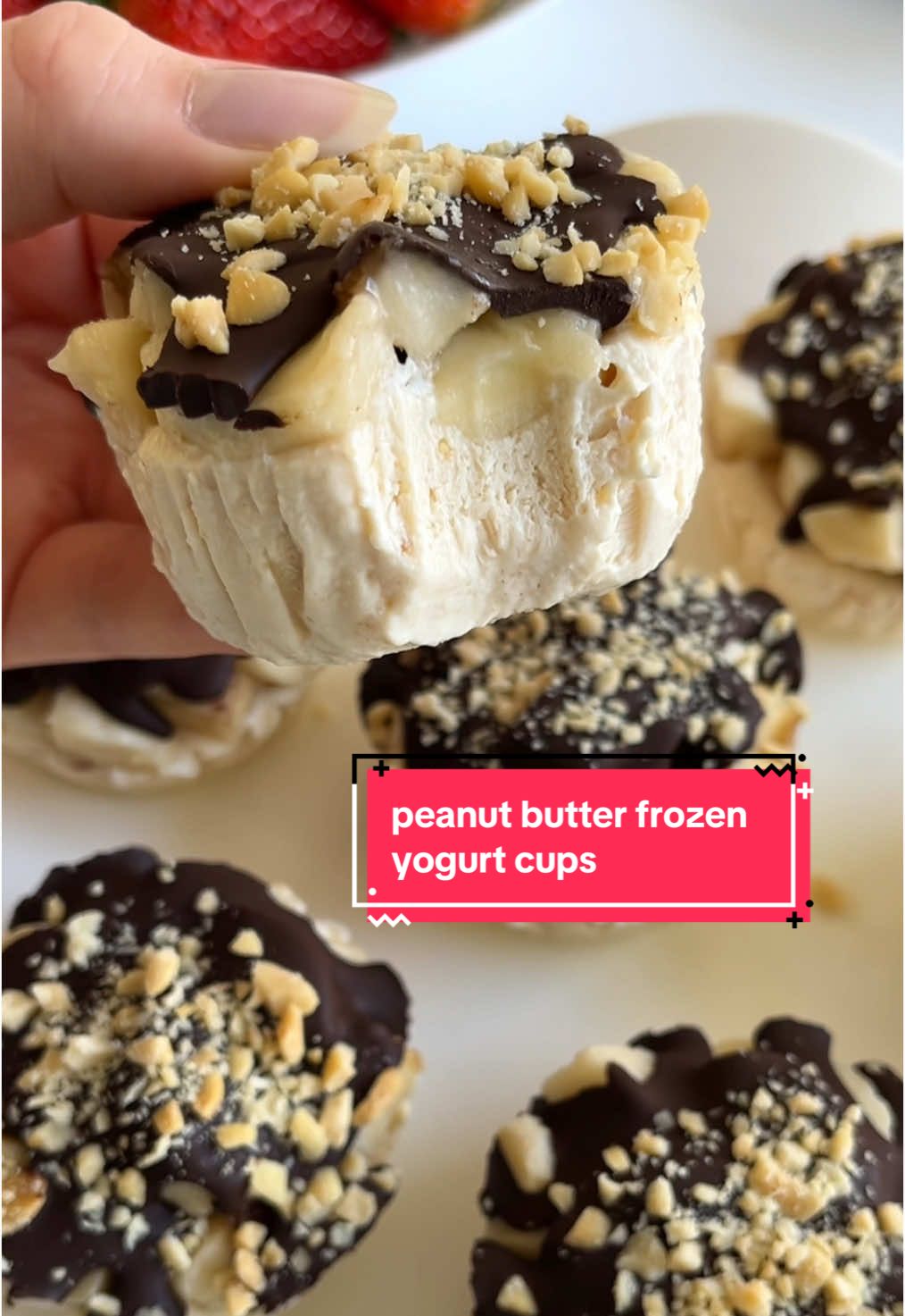 Peanut Butter & Banana Frozen Yogurt Cups😍 These are such an easy and yummy dessert idea🤩 • If you are looking for more healthy recipes, check out my Ebooks which have 180 easy recipes, the link is in my profile or go to fitfoodieselma.com 🥰 • Ingredients for about 6 cups: 1 cup full fat Greek yogurt (250 g) 4 tablespoons unsweetened peanut butter (I use a pb that is 100% made of peanuts) 1 tablespoon maple syrup or honey (or more, to taste) 1 teaspoon vanilla extract 2 diced bananas 6 pieces 80% dark chocolate handful of crushed peanuts (I used lightly salted ones) • 1. Mix yogurt, peanut butter, maple syrup and vanilla extract together 2. Spoon into muffin pan cavities lined with muffin liners. Top with diced bananas 3. Let set in the freezer for 2-3 hours 4. Top with melted dark chocolate and crushed peanuts and enjoy 5. Store in the freezer. Defrost for about 15-20 minutes before serving • • • #healthydessert #healthydesserts #healthydessertrecipes #easydessert #easydesserts 