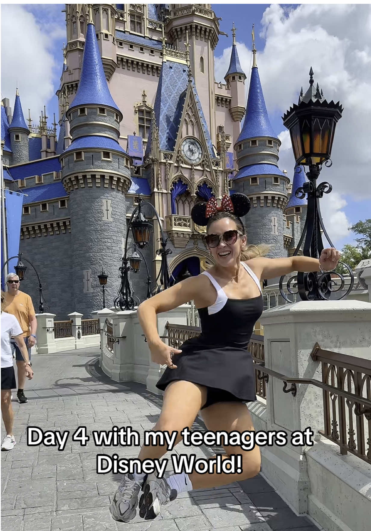 It was an early morning but we got to be the first people allowed in Magic Kingdom and it was the coolest thing in the entire world! We had such an amazing day! @Disney Parks @Walt Disney World 