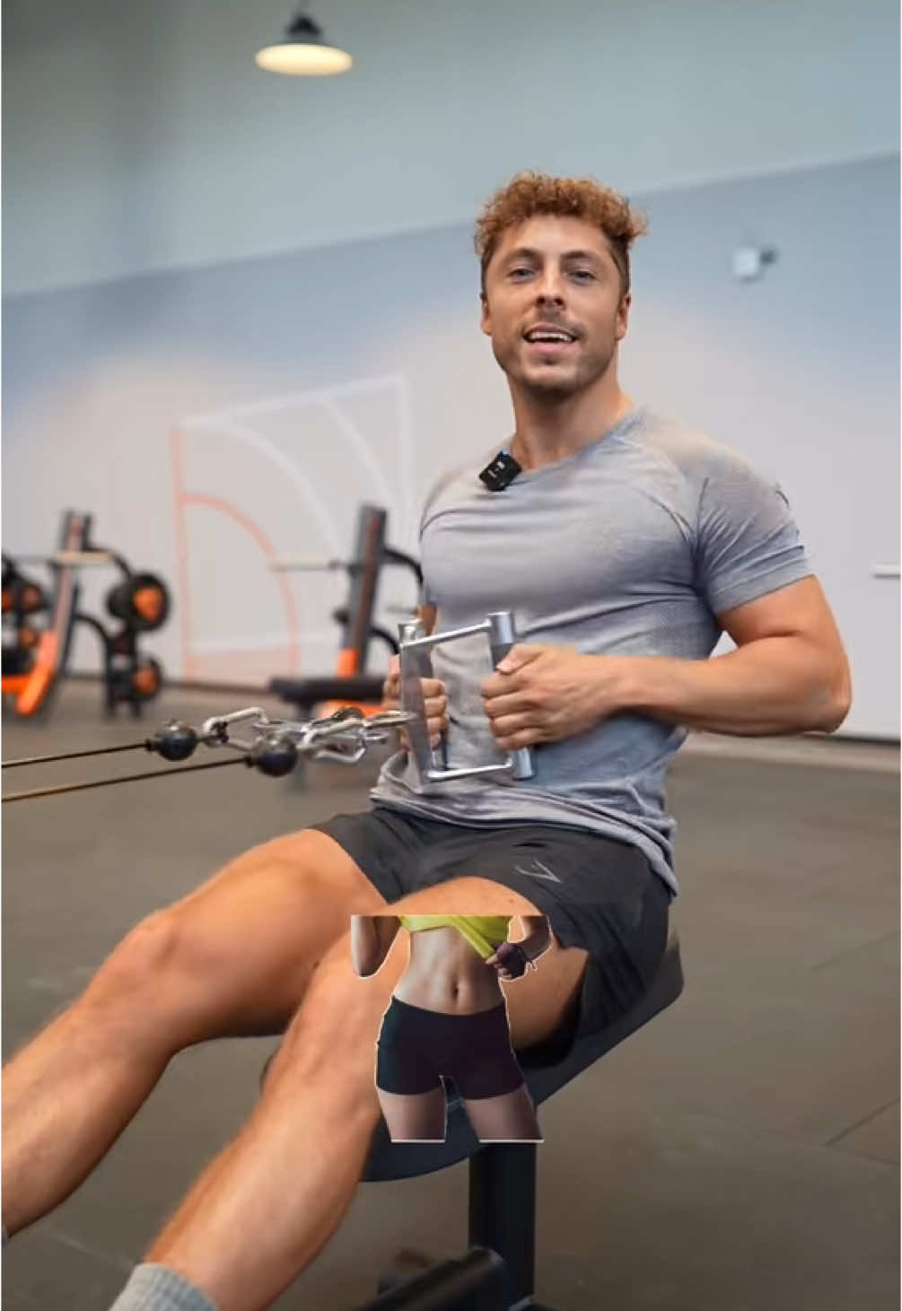 Faites-le si vous voulez une taille fine et en forme de sablier ! ⌛️  Le tirage horizontal à la poulie est un excellent exercice pour affiner votre taille et obtenir cette silhouette tant désirée. Mais il est important de bien exécuter le mouvement : 	➡️ Ne balancez pas votre corps comme un fou, gardez le contrôle. 	➡️ Contrôlez le poids avec vos pouces enroulés sur l’extérieur de la poignée. 	➡️ Vos bras doivent agir comme des crochets. 	➡️ Enfoncez vos coudes jusqu’à vos hanches pour bien cibler vos dorsaux. En suivant ces conseils, vous développerez des muscles secs, et si vous êtes en déficit calorique, vous constaterez que votre taille deviendra beaucoup plus mince. 💪 Vous voulez perdre du poids ? Suivez-moi pour plus de conseils fitness et mettez “GO” en commentaire pour commencer votre transformation ! 🔥