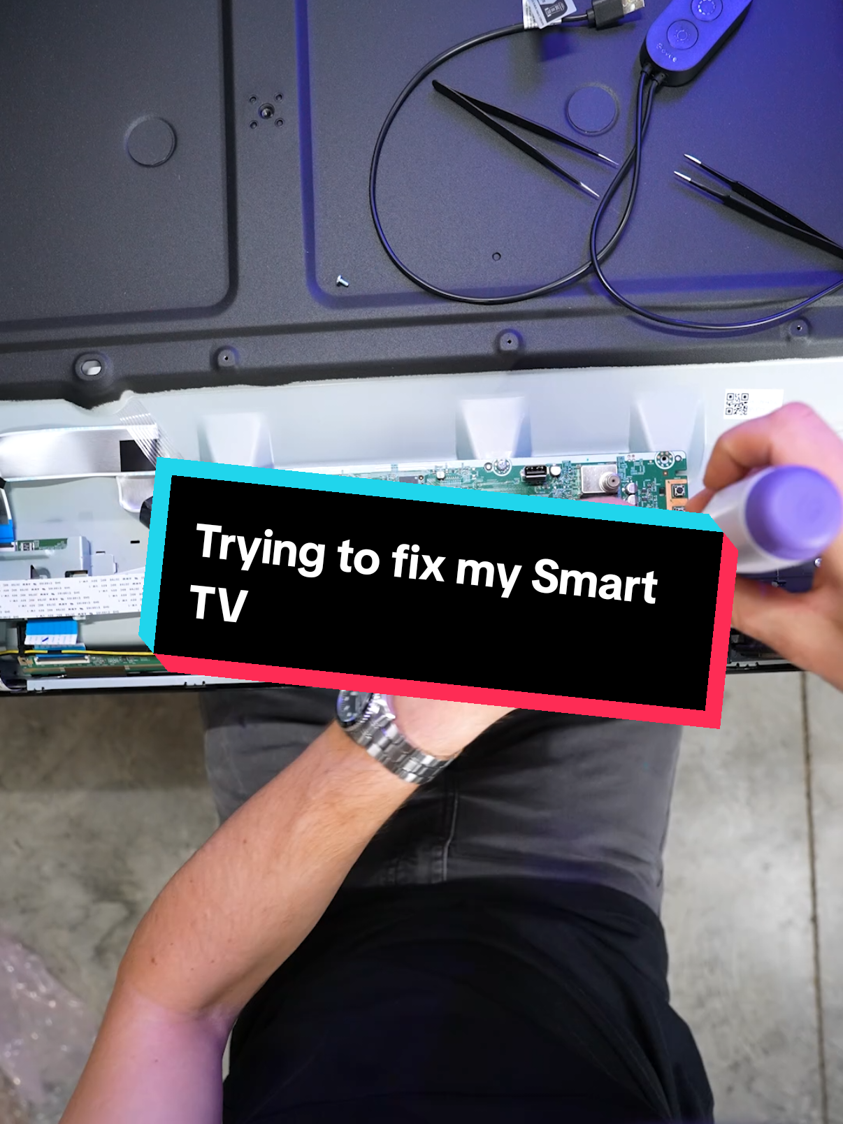 We should really bring back dumb TV's and dumb phones..#smarttv #tvfix #techrepair #brokentv #techtok #troubleshooting 