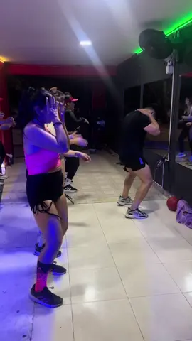 ME RESBALA 👌🏻#bailecito #cardiodance #Rumbafit 