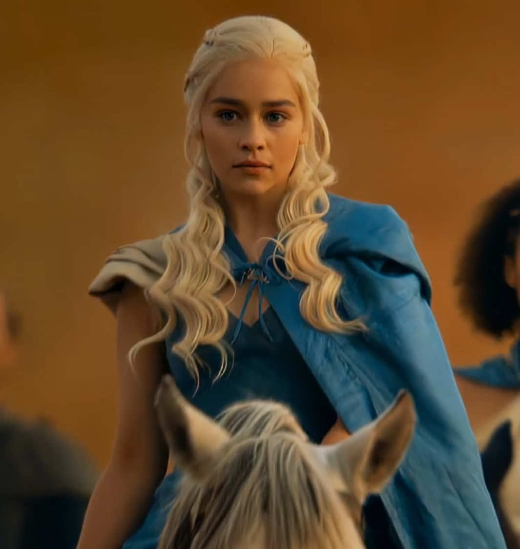 NORTHERNERS DON'T MUCH TRUST OUTSIDERS 🔥. #daenerystargaryen #daenerystargaryenedit #jonsnow #gameofthrones #gameofthronesedit #emiliaclarke #fyp 