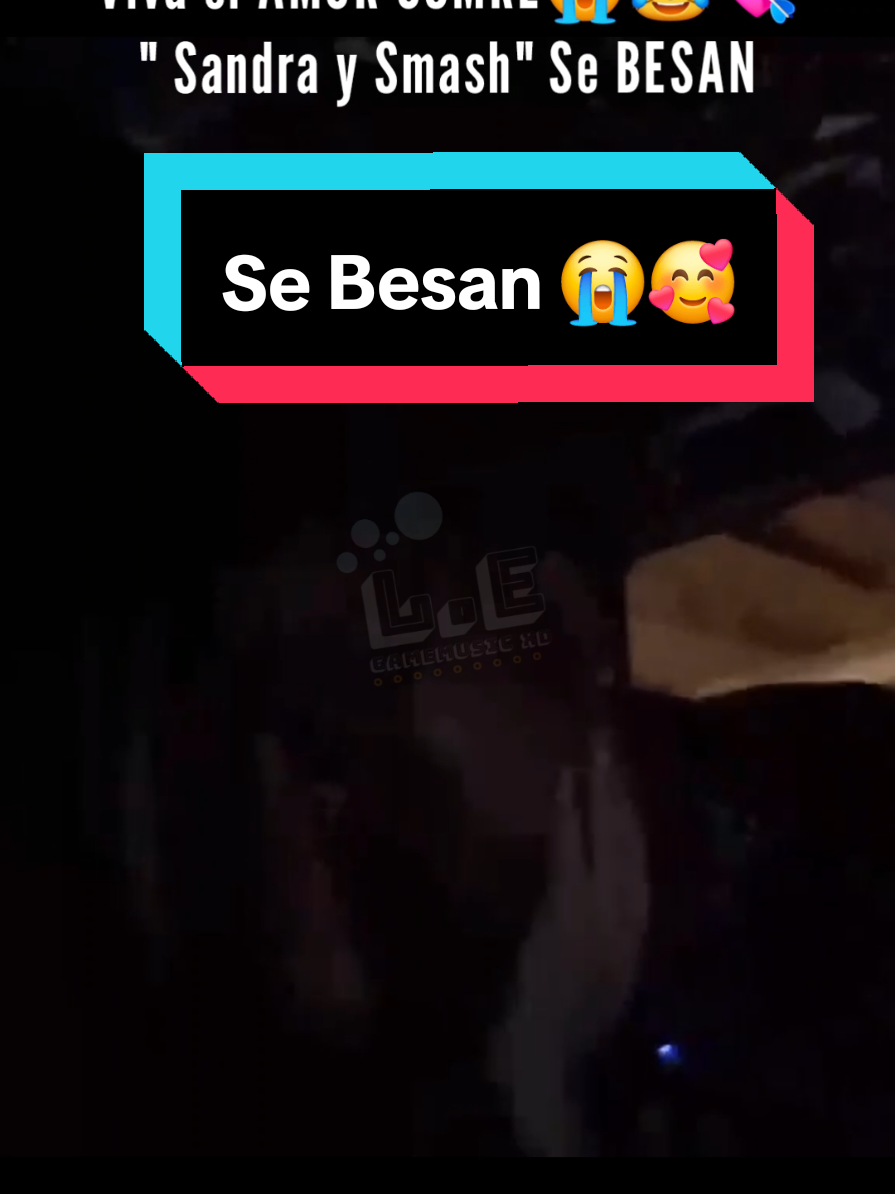 Sandraskins y smash 😭❤️ se besan en vivo 💘🫶🏻✨️ #sandraskins #smash #dota2  #kick #sideral #armys #vacuna  #sandraskinsclips #perú #fabio  #lagarto #Gaming #smashdota 