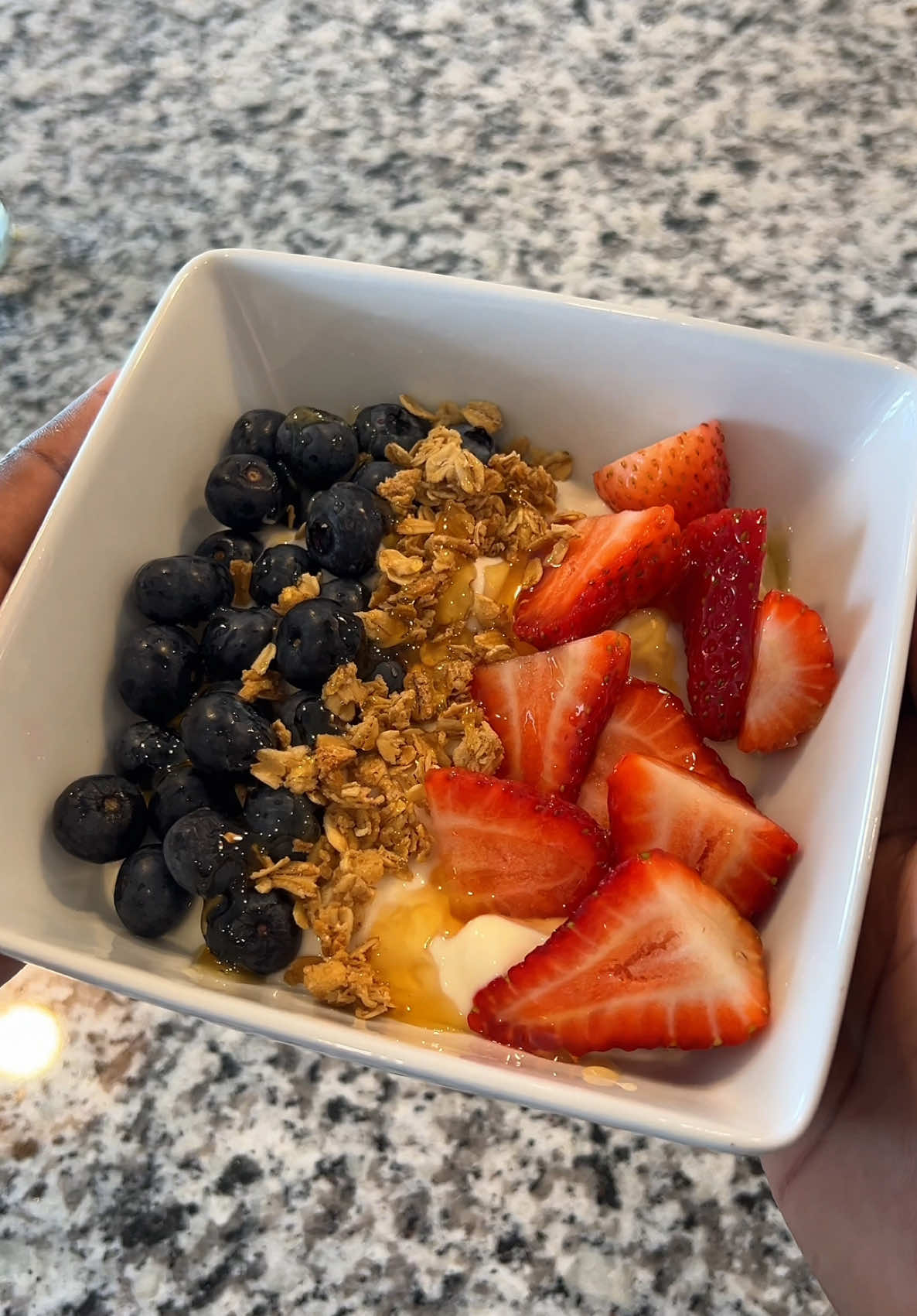 Yogurt bowl 🍓🫐🍍🍇🥥  #yogurtbowl #parfait #healthy #healthyrecipes #healthyliving #weightlossjouney #mealprepideas #contentcreator #omahanebraska #greenscreenvideo #fitnessmotivation #Fitness 