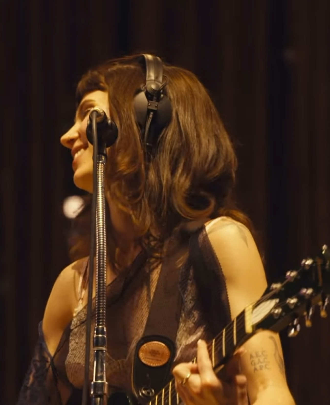 you know that I adore 🤭@Clairooooooooooooooooooo #clairo #clairecottrill #flaminghotcheetos #coachella #coachella2025 