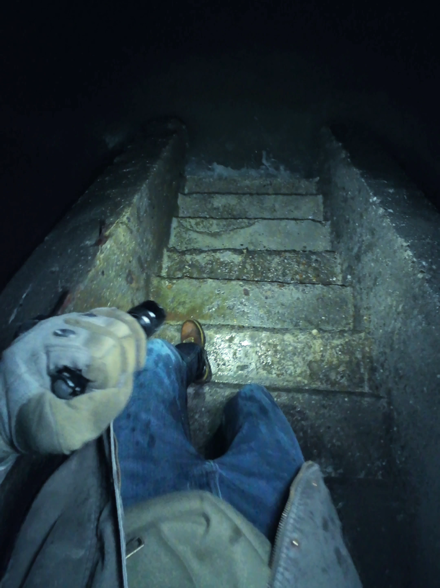 URBEX en speed avant que l'eau remonte 💀 #urbex #flippant #urbexworld #abandonné #exploration #peur #paranormal #horreur #creepy 