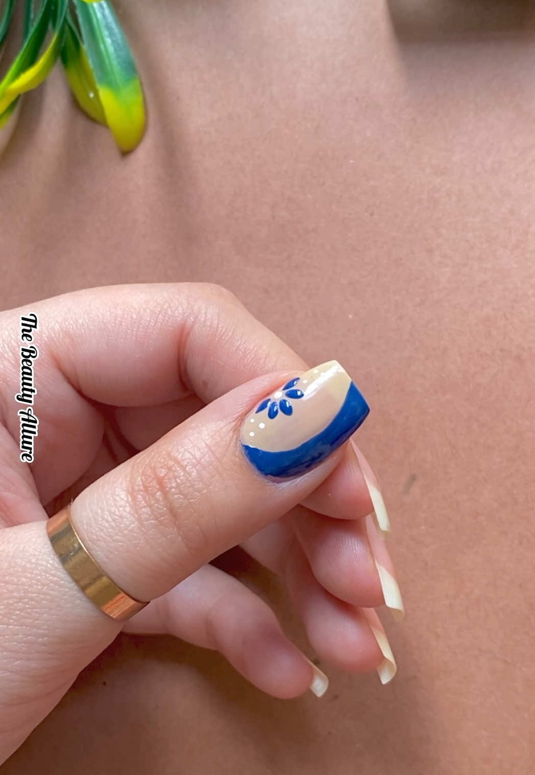 💅💙 easy nail art idea #nail #nails #nailsnailsnails #nailart #nailarts #nailartdesign #nailarttutorial #easy #easynailart #beginnersnailart #notoolnailart #notools #nailartwithouttools #nailartathome #athomenails #nailstyle #nailswag #nailsinspiration #nailpro #nailartist #nailtutorial #naildesign #nailart2024 #thebeautyallure 