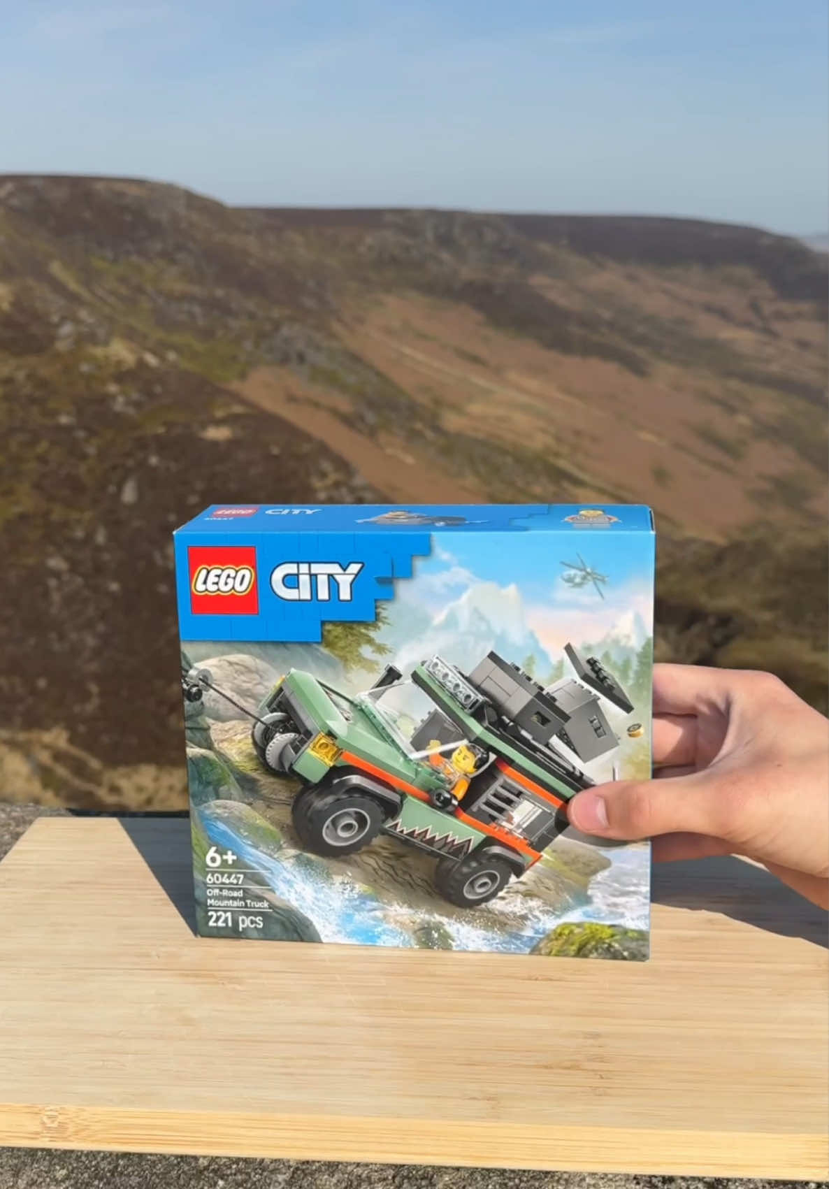 Two of my favourite things: LEGO + hiking 🧱🥾 This time I brought them together — built the Off-Road 4x4 Mountain Truck (60447) at the top of a mountain in Edale, one of my favourite hiking spots near Manchester. The set’s got an opening bonnet, a built-in rope in case you get stuck, loads of gear, and even a sleeping bag piece. And yep, not a single part went missing along the way. More builds coming soon — tag LEGO in the comments so they don’t miss this one. @LEGO #lego #legocity #legobuild #asmr #Hiking 