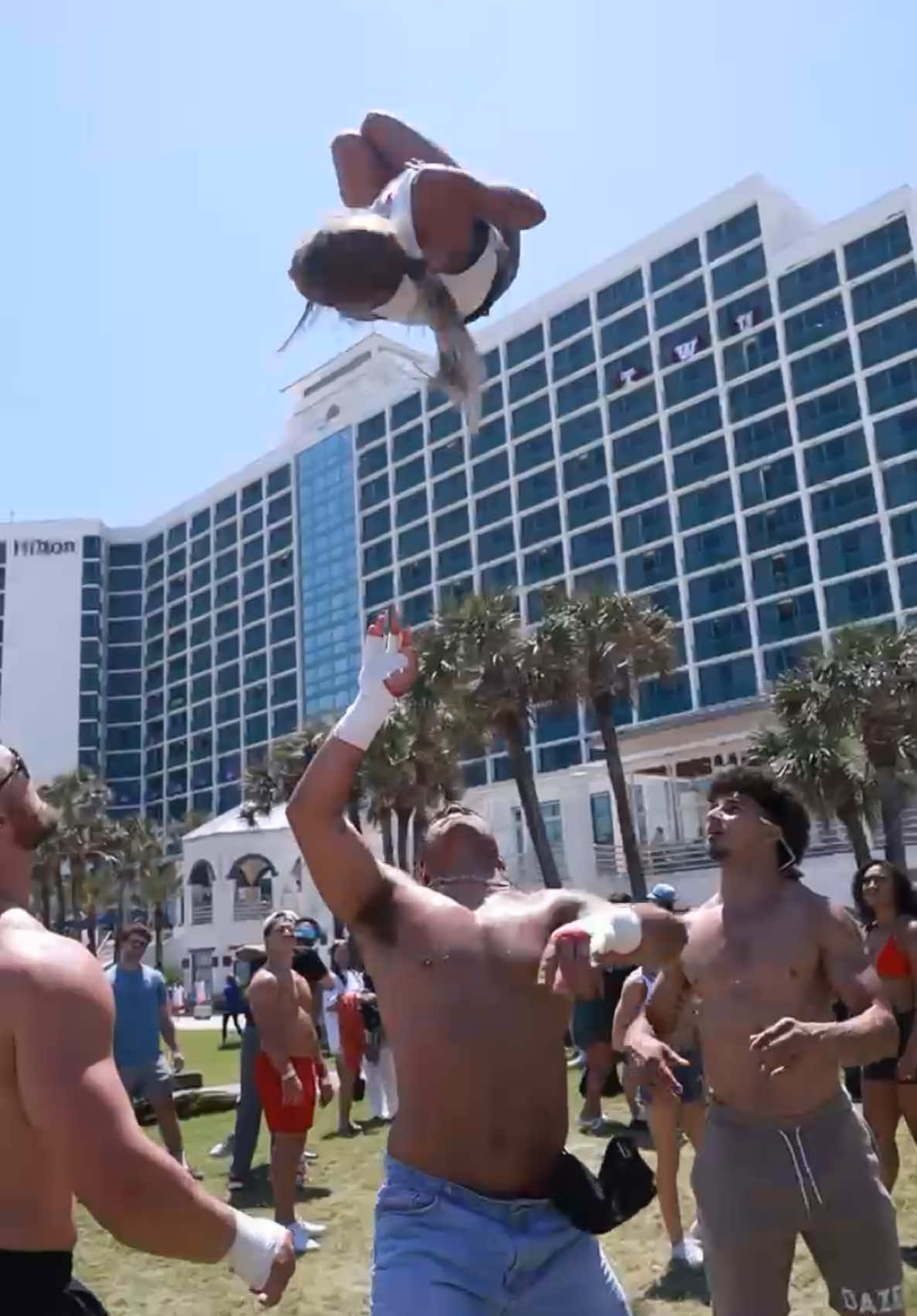 I don’t know HOW he held this up…. But DAMN 🔥😮‍💨🤝🏽 thanks for making me look good Dave 