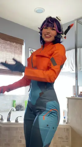 juno would def think this songs ab bubblegum #juno#junooverwatch#overwatch#ow#cosplay#gamer#cosplayer#alien#dance  