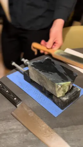What it looks like sharpening with only natural stones. Tsushima (4-7k grit) and Unknown self-made (10k+ grit). Enjoy! #knifesharpening #japanesewhetstone #naturalstonesharpening #satisfying #knifenerd 