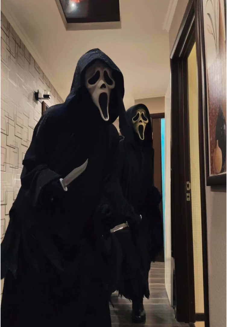 Somebody’s watching me… #ghostfacekillah #ghostfacecosplay #scream #ghostfacecult #ghostface #spookyseason 