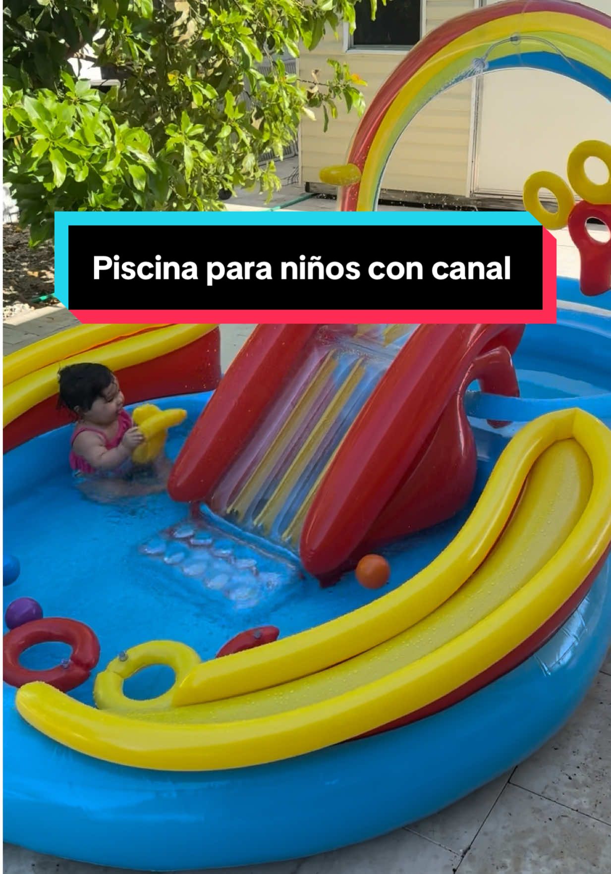 Abu tenia la mejor sorpresa para mi bebe! Una piscina inflable con canal y muchísimo entretenimiento #kidsslide#slidepool#kidspool#inflatablepool#inflatableslidepool#piscinainflable#piscinaconcanalinflable#piscinadeniños#kidsentertainment#toddleroutdooractivities#toddlerpool 
