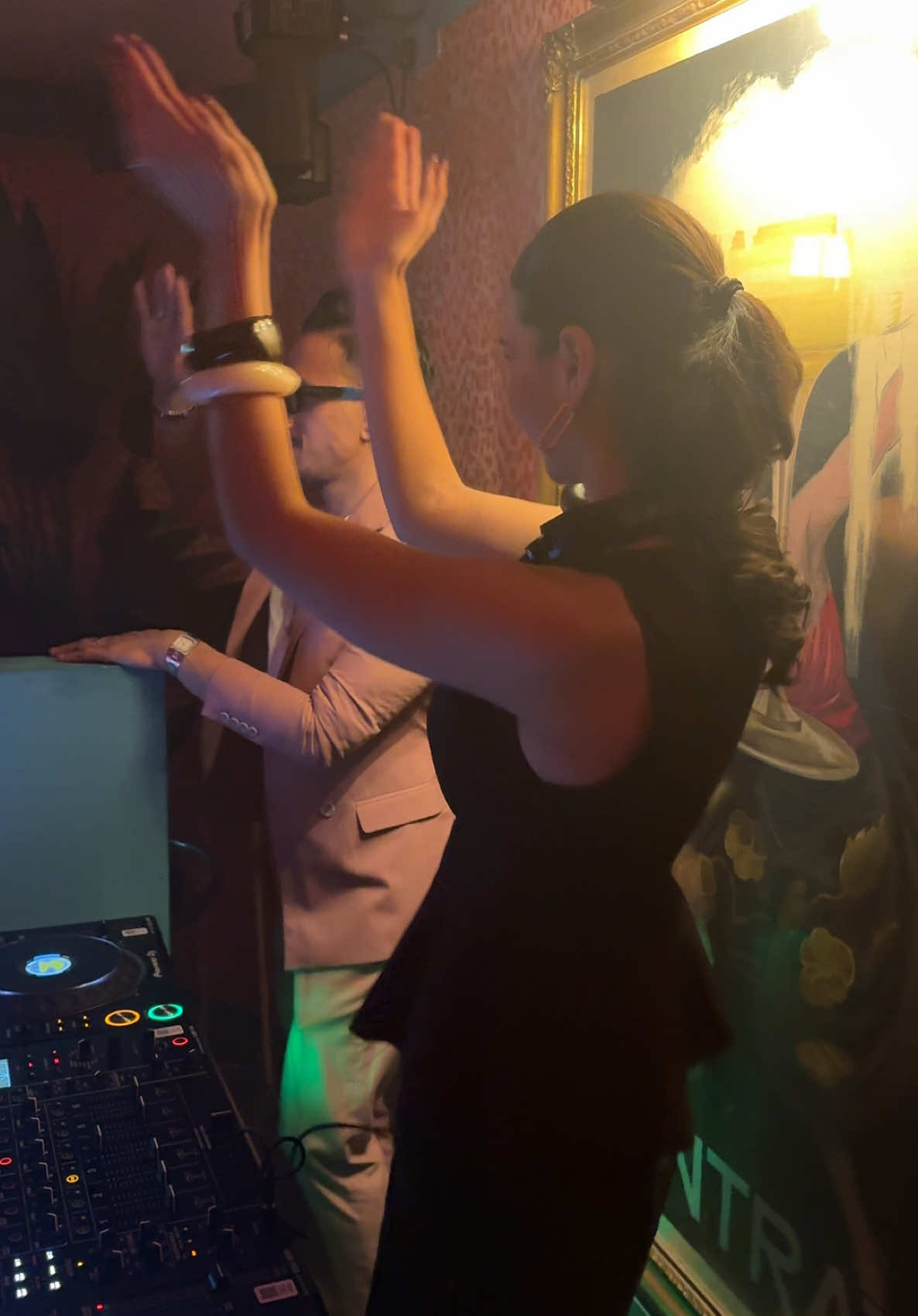 Come with me to DJ @Gallery 🪩 #dj #housemusic 