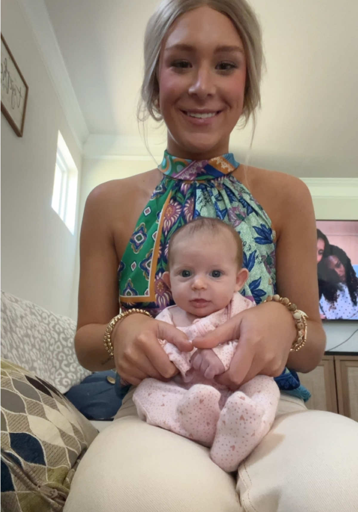 AG:😛👊🏼🤚🏼   @courtney russell @Brodie Russell #babygirl #babysoftiktok #coolaunt #auntlife #leananddab #dab #babyfever 