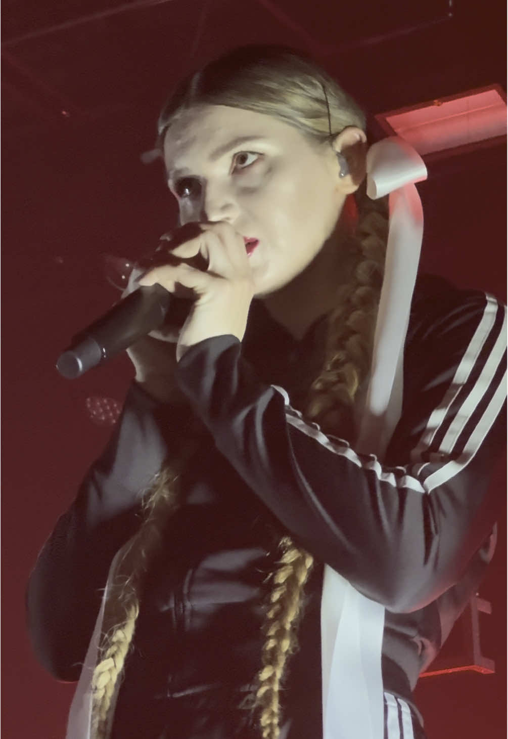 Ic3peak - Dead But Pretty - Paris @IC3PEAK #ic3peak #elyseemontmartre #concertic3peak #paris #live #concerts #flypシ #flyppppppppppppppppppppppppppppppp #2025 #ic3peakdeadbutpretty #ic3peakconcert 