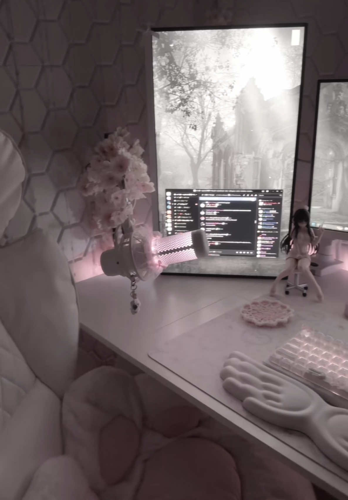 Okay I couldn’t resist 😋.                          ────୨ৎ────.                                      Hey guys I’ve linked everything in my bio now 🤍.                                                      #nightcore #pink #fyp #fyppp #pinkgamingsetup #pinksetup #cutegamingsetup #pinkpc 