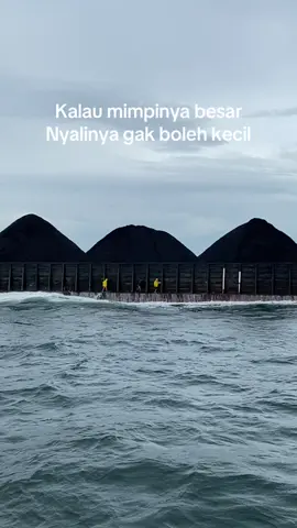 #storysailor👷⚓ #storypelaut_id #pelautpunyacerita #safetyfirst #storypelaut⚡ #pelautpaloposelatan #pelautindonesiatiktok #fyppppppppppppppppppppppp #fypシ゚ #cuacaburuk #musimbaratmenyapa #musimbarattelahtiba🌊 