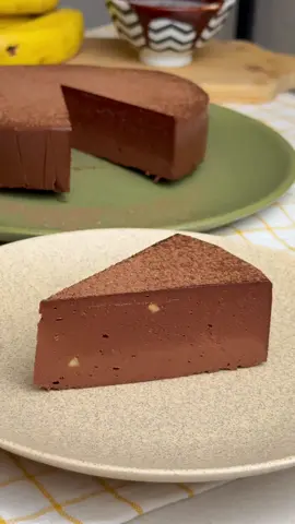 2 INGREDIENTES E UMA TORTA CARIBE DOS DEUSES E FÁCIL DEMAIS 🍌🤤 •INGREDIENTES: 4 bananas 250g chocolate meio amargo