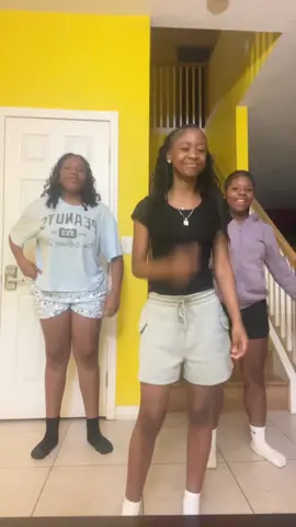 @𝑐𝑎𝑟𝑙𝑦✩ @🆗🆒 #fypシ゚viral #dance #coolfit #nyla #fyp 