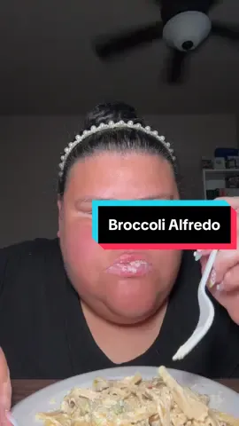 #alfredo #brocollialfredo #pasta #eatwithme #eatwithmetoday #mukbang #eating #eatingshow #eatingsounds 