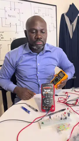 Utilisation du multimètre.  #ecole #enseignement #electronics #Science #CapCut 
