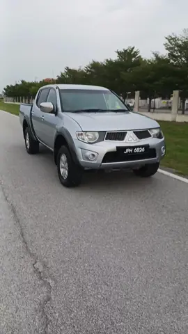 🟢Mitsubishi Triton 2.5 (M) 4x4 2013🟢 =========================== 💰Beli Cash : RM35,000 Siap Tukarnama💰 =========================== ✅️Loan Kedai 100% Gerenti Lulus✅️ =========================== Muka Rm7,000 Siap semua On The Road Bulanan : Rm698 x 7Tahun =========================== ✔️Aircond Sejuk Gigil Beku ✔️Cat Baru Silver Metallic 2K Oven ✔️Luar Dalam Bersih Kemas ✔️Lampu Bebas Demam Sakit Kuning ✔️Enjin Gearbox Cemerlang Lancar ✔️Suspension Terbaik Tiada Rat Noise ✔️Sangat Cantik Sempurna Luar Dalam ✔️Boleh Jalan Jauh Dengan Sangat Selesa ⚠️Cepat Sementara Stok Masih Ada🔛 REG.NO.: JPH 6826 ========================= BERMINAT ?  SILA CALL / WASAP : 📞FAIZAL : 013-2986994 www.wasap.my/+60132986994/JPH6826triton 📞FARID : 012-3482202 www.wasap.my/+60123482202/JPH6826triton Like us on fb: KUALA LANGAT MOTOR  LOKASI :  KUALA LANGAT MOTOR  Lot 543 Batu 24 Kanchong Darat 42700 Banting Selangor WAZE & GPS TAIP :  KUALA LANGAT MOTOR