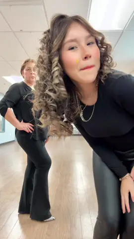 I’m late but it’s okay  #fypシ #voypalla #trending #dance #momanddaughter #matching #ootds #spring #2025 #fyp #spainish 