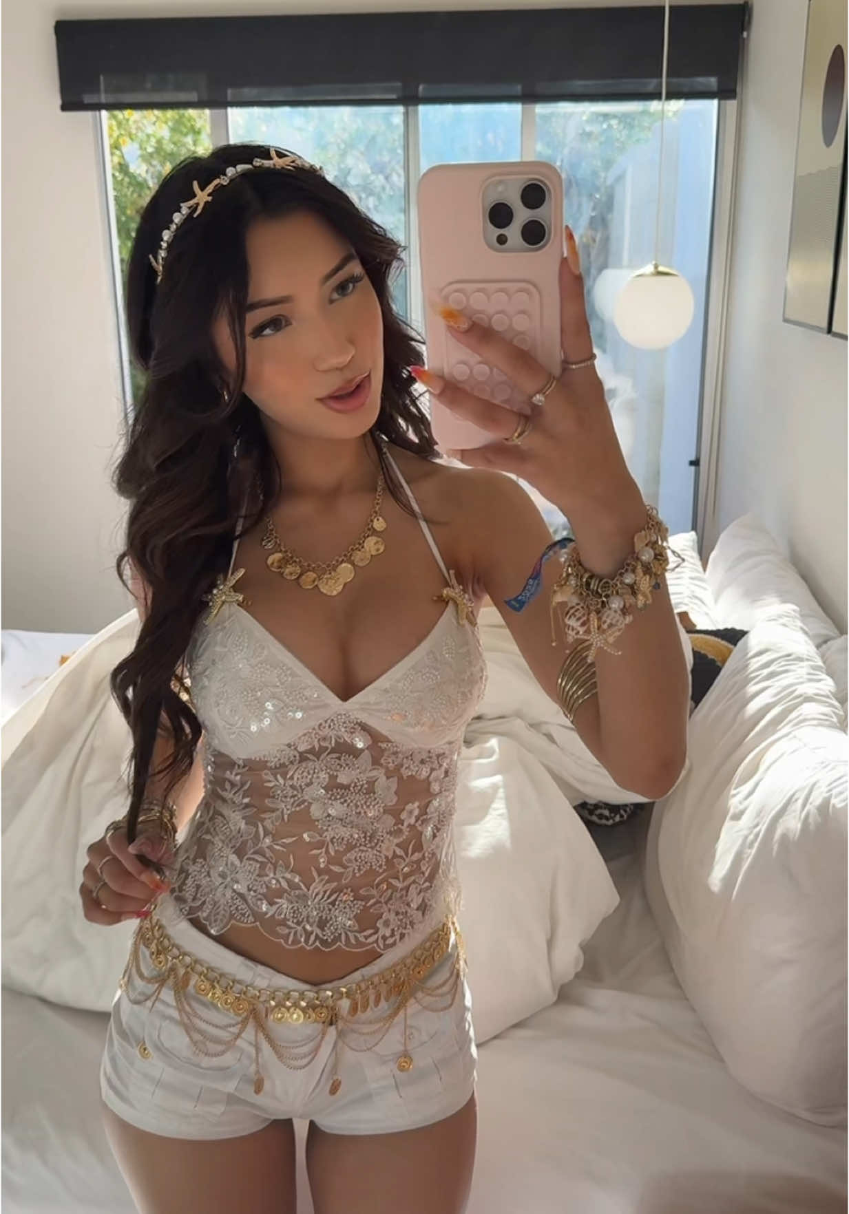 I SAW TRAVIS SCOTT YESTERDAY😫🫶#jewelry #outfitinspo #coachellaoutfit #waistchain #goldjewelry #coachella2025 