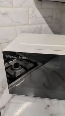 Beautiful gold and white microwave to match your aesthetic 😍 #whiteandgold #kitchen #asthetic #russellhobbs @Russell Hobbs @Russell Hobbs 