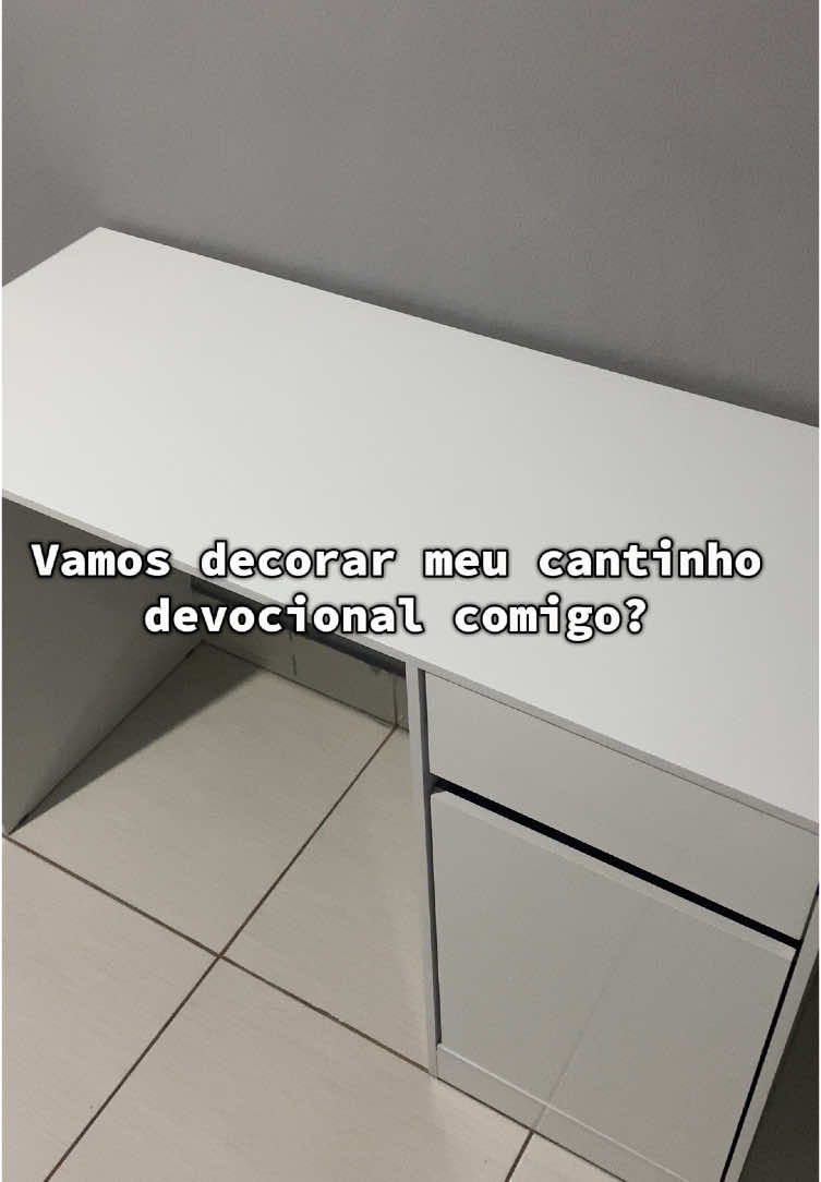 Vamos decorar meu novo cantinho devocional? O primeiro item que escolhi com muito carinho foi minha nova escrivaninha! #foryou #Devocional #fypシ゚ #MulherCristã #fy #decoracaodecasa #escrivaninha #escritorio 
