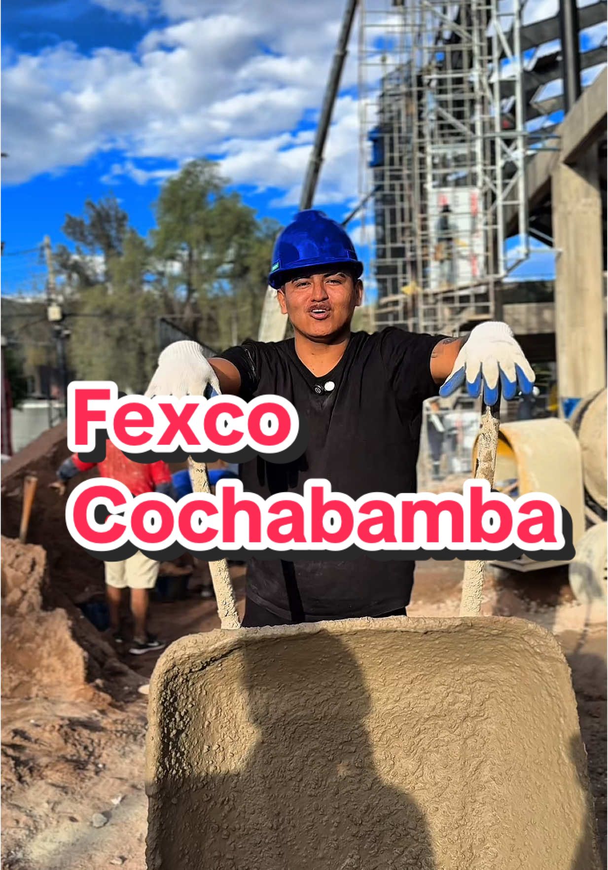 Hoy me tocó ponerme la gorra de albañil 🧱💪 porque en unos días arranca la FEXCO Cochabamba y estamos a full con los últimos detalles del nuevo patio de comidas 🔥. Pollos Pampeño va a estar ahí, con mucho cariño como siempre 💛 Se viene algo lindo… ¡los esperamos con todo! 🙌🇧🇴