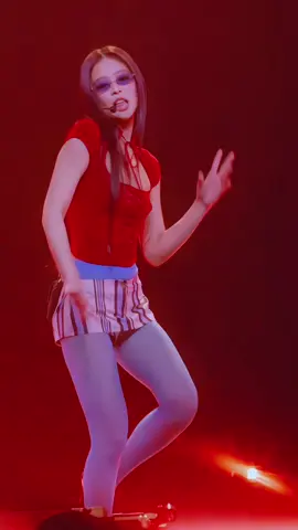 #jennie || vou fazer uma mini festa de 15 esse ano e minha mãe quer q eu escolha alguma decoração mas eu n sei ql, af, tbm tenho q escolher a armação do meu óculos pq vou começar a usar esse ano 💥 #fyy #fancam 