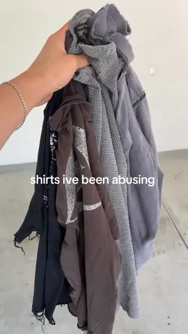 does anyone do vintage tee repairs pls. my tees are dying 😭🙏