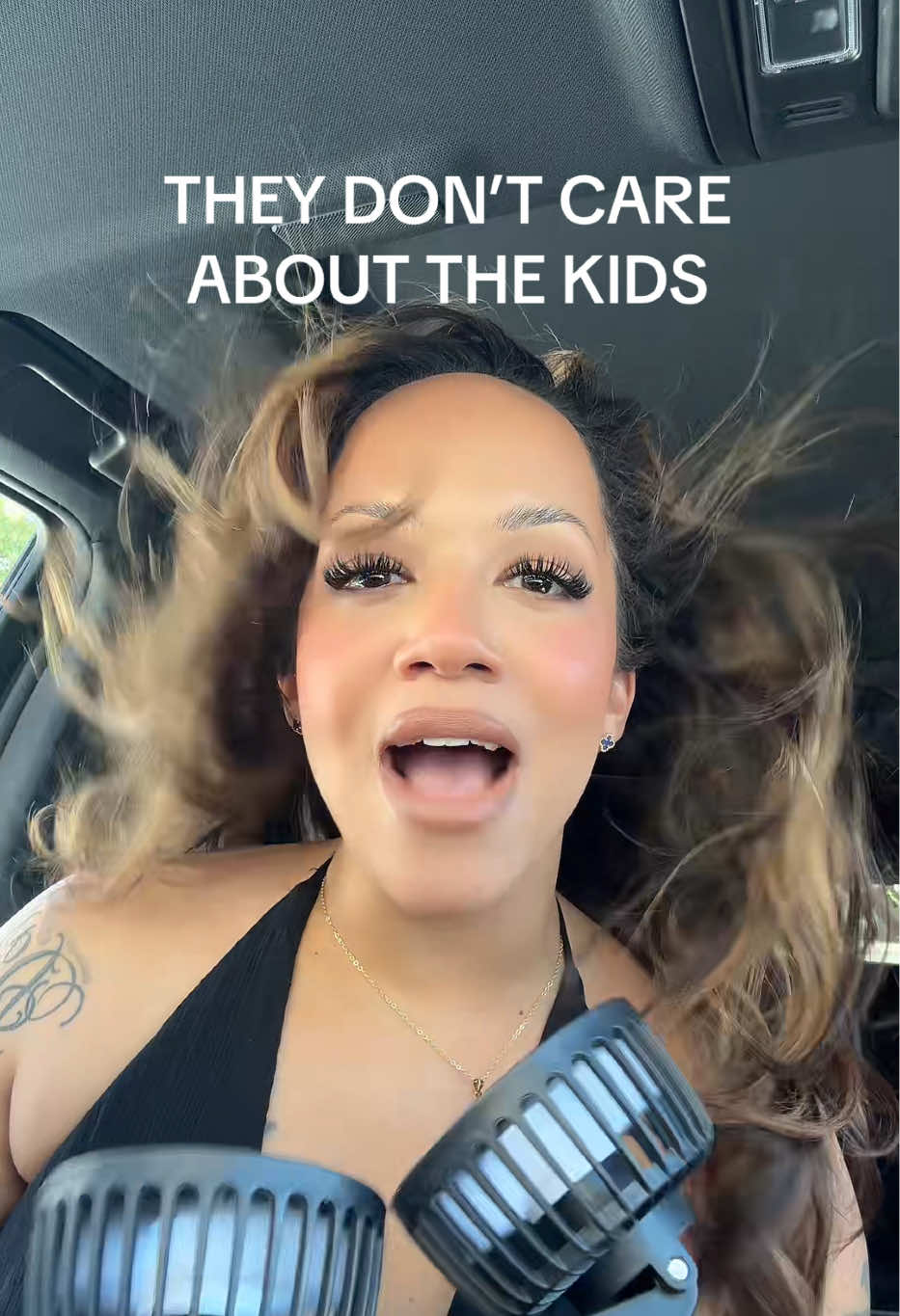 This little fan puts out a ton of air. Game changer. #caraccessories #musthaveforkids #Summer #besafe #suv #mom #fan #carfan #heat #tiktokshopfinds #tiktokshopcreatorpicks #ttsdelightnow #springglowup #ttslevelup 