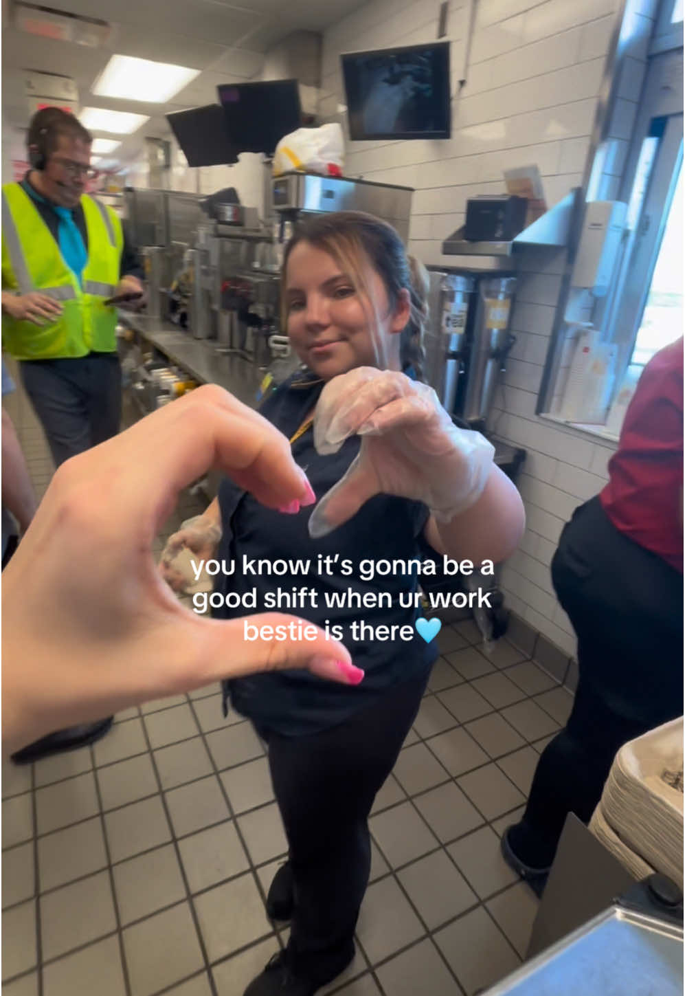 McBesties for life 🫶🏼 @corimoe #mcdonalds #mcd #maccas #fastfoodlife #mcdonaldsmanager #customerservice #workbestie 