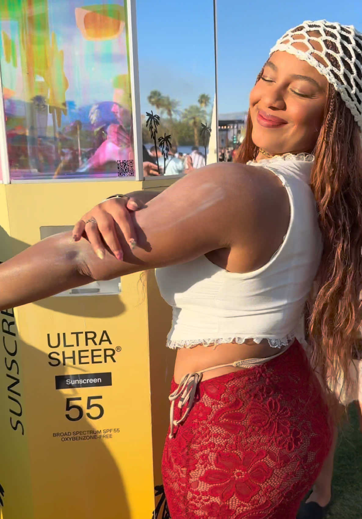 #NeutrogenaPartner Feeling the music and not my sunscreen this weekend at Coachella🌵✨ @Neutrogena #LoveYourSPF 