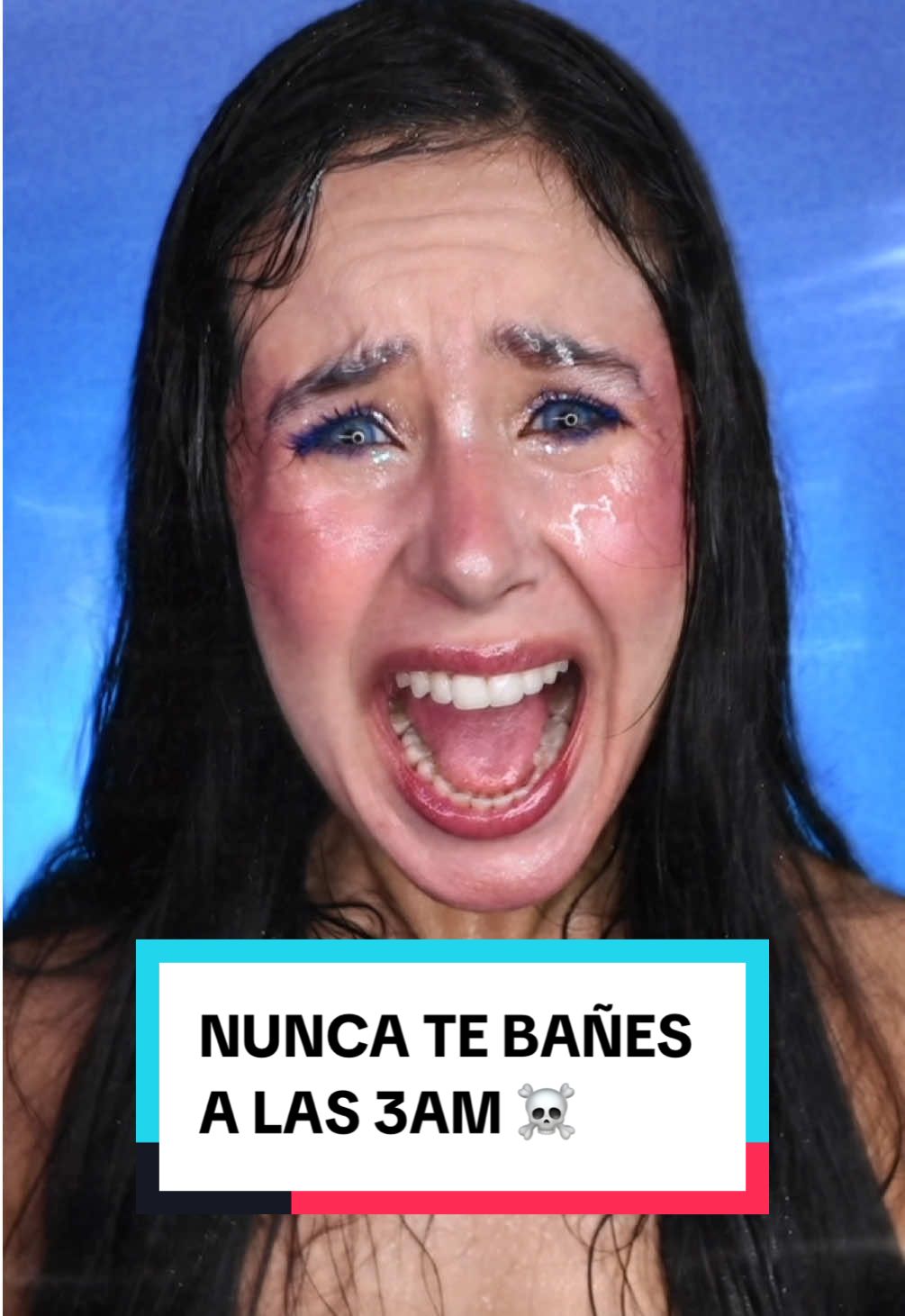 me estaba bañando y la cortina se movía sola, miré si había dejado la puerta abierta pero estaba cerrada. Automáticamente pensé “uh un re fantasma” y de ahí nació esta historia☠️🚿 #historiadeterror #3am 
