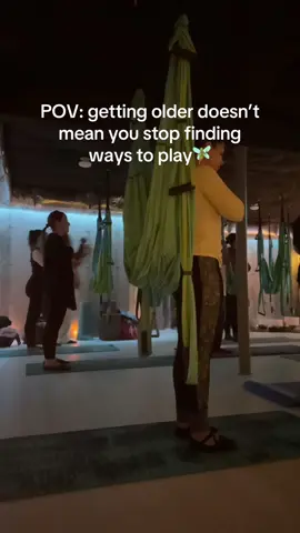 Grateful for my childlike wonder & curiosity. It’s always led me to the most fulfilling experiences ✨ #yogatrapeze #yoga #SelfCare 