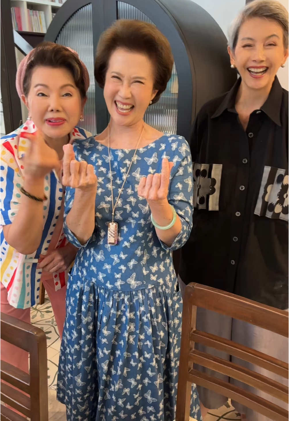 เพื่อนกันตลอดไปหัวเราะยิ้มน้ำตาทุกอย่างคือมิตรภาพที่สวยงามของเราสามคน❤️❤️❤️#ดวงดาวจารุจินดา #TikTokคนบันเทิง 