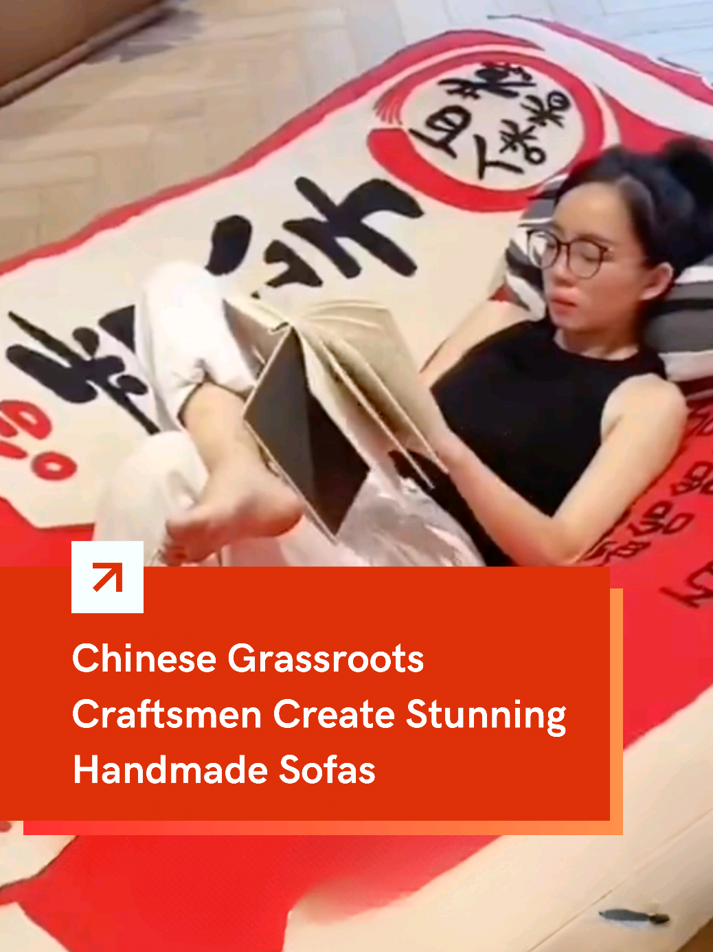 Watch as #Chinese #grassroots craftsmen transform ordinary living rooms into art galleries with their deliciously creative #handmade #sofas shaped like your favorite #foods! 🍔 