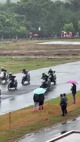 Hujan hujanan🥶 #fypシ #berandatiktok #latber #singgang #asoka #balipatbinuang 