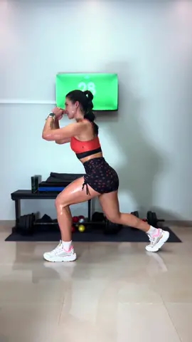 Aperte o play para fazer comigooo 🔥🔥  Treino funcional de pernas usando apenas o peso do corpo! 🔥 Treino completo 👇🏼  7️⃣ exercícios seguidos e eles estão em ordem para você ▶️ 30seg de execução para cada exercício  ⏸️ 10seg de pausa entre eles ⏸️ 2 minutos de descanso no final do último exercício  🔁 5 séries  Motive alguém com esse treino 💕 #gym #explorer #viral #hiitworkout