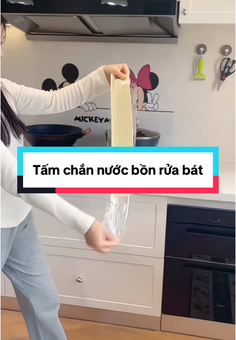 Tấm chắn nước silicon bồn rửa bát #giadungthongminh #giadungtienich #fyp #nộitrợ #tamchannuocbonruachen 