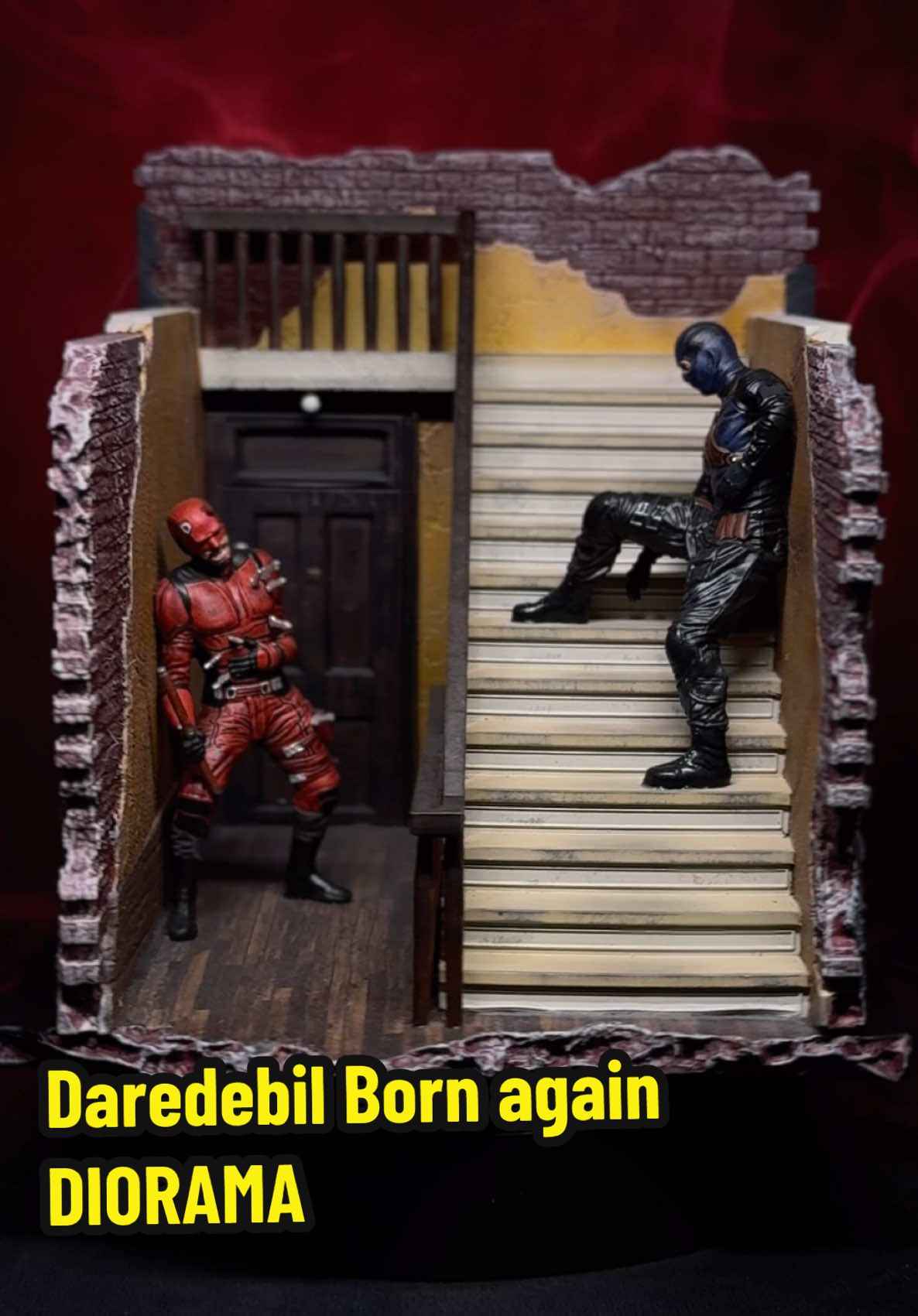 Inspired by Daredevil: Born Again, this diorama faithfully recreates one of the most intense scenes from episode 1 - the brutal showdown between Daredevil and Bullseye on the stairwell.🎯 Daredevil appears wounded, struck by Bullseye's knives, while his opponent takes a moment to catch his breath mid-fight. Every element has been carefully crafted, from the textures on the walls to the layout of the stairwell. Graffiti referencing Muse and the imposing Kingpin adds narrative depth to the environment. 🖌️#DaredevilBornAgain #Daredevil #MarvelFans #CollectorCommunity #MarvelCollection #ArtToys #bullseye 