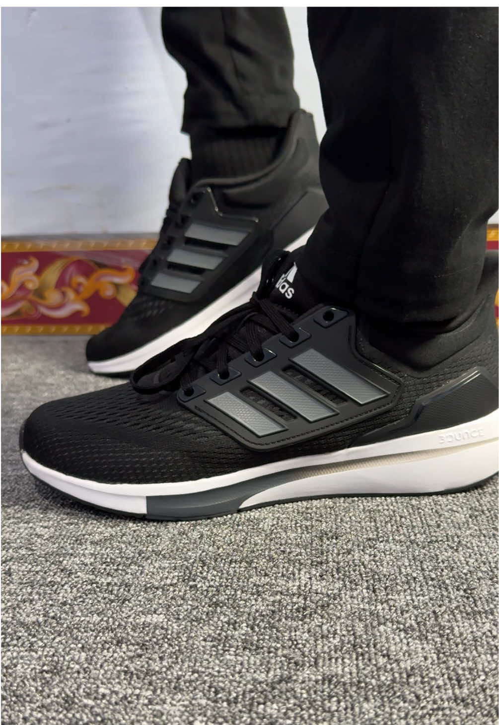 Sepatu Running Adidas EQ21 #sepatu #sepatupria #sepaturunning #sepatujogging #sepatuolahraga #adidas #eq21 #sneakers #cuantanpabatas #belilokal #wibgajian 